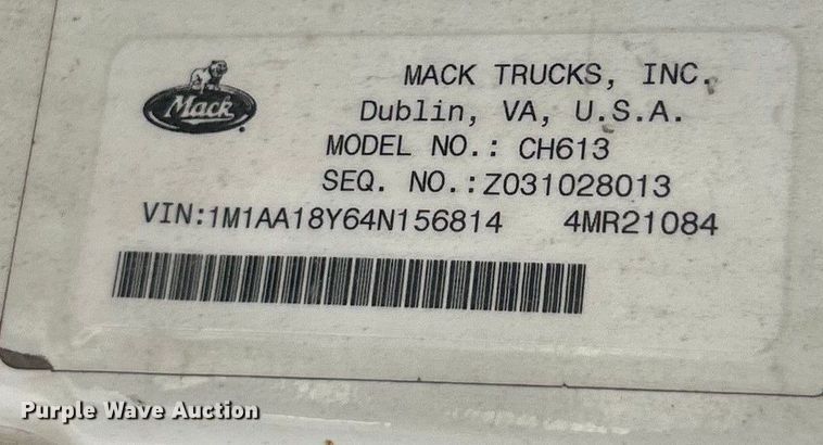 image for item ET3112 2004 Mack CH613 semi truck