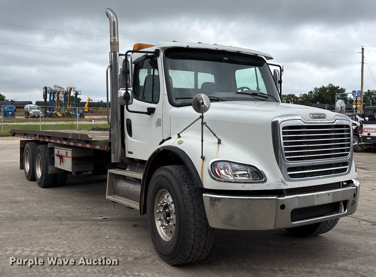 image for item ET4504 2009 Freightliner Business Class M2 rollback truck
