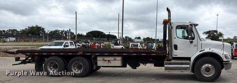 image for item ET4504 2009 Freightliner Business Class M2 rollback truck