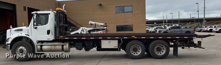 image for item ET4504 2009 Freightliner Business Class M2 rollback truck