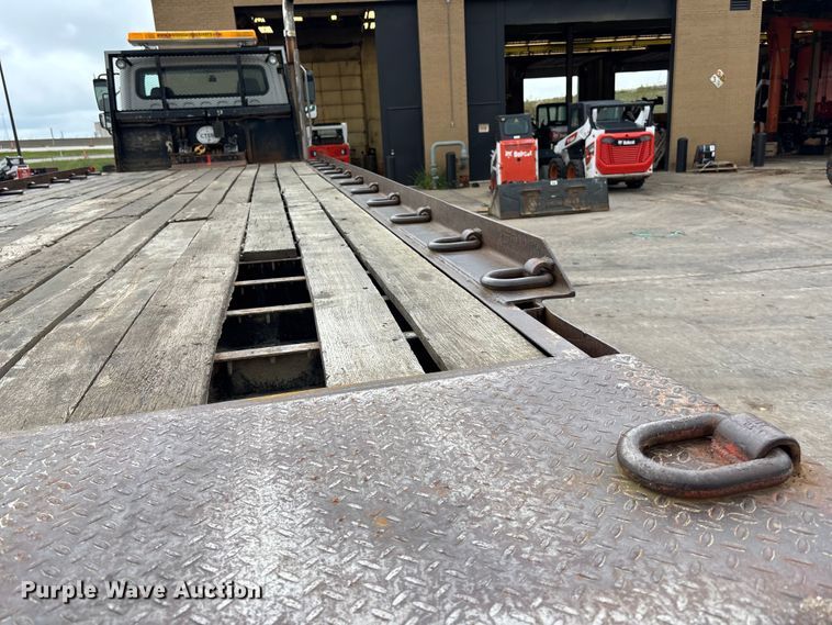 image for item ET4504 2009 Freightliner Business Class M2 rollback truck