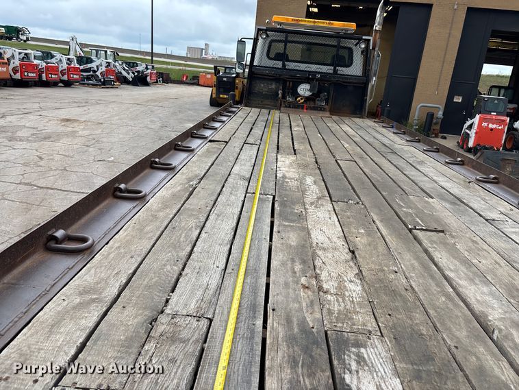 image for item ET4504 2009 Freightliner Business Class M2 rollback truck