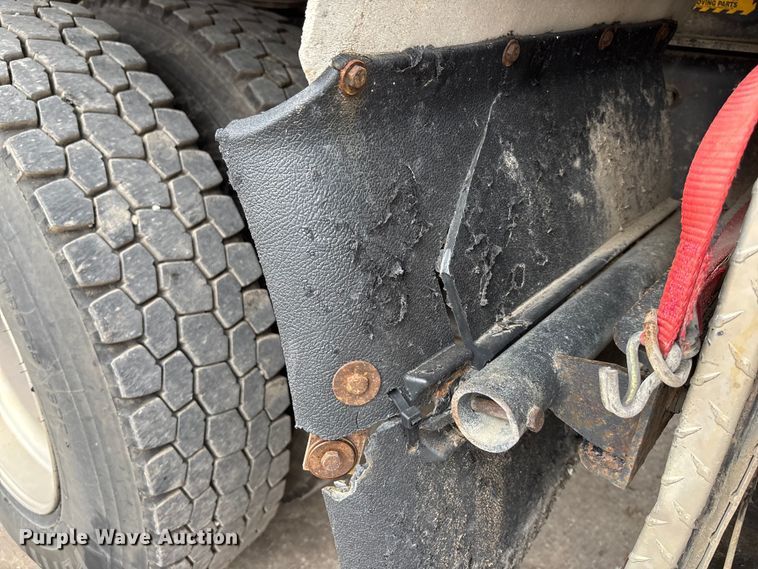 image for item ET4504 2009 Freightliner Business Class M2 rollback truck