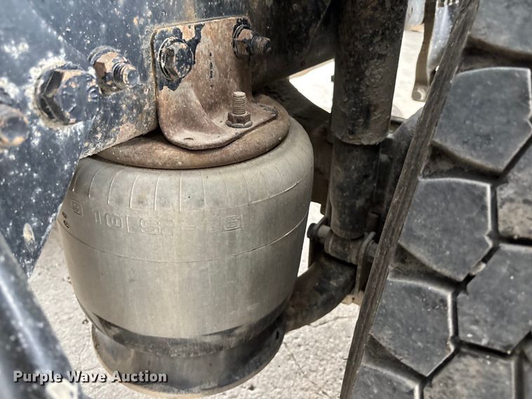 image for item ET4504 2009 Freightliner Business Class M2 rollback truck