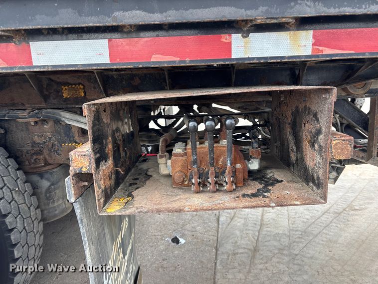 image for item ET4504 2009 Freightliner Business Class M2 rollback truck