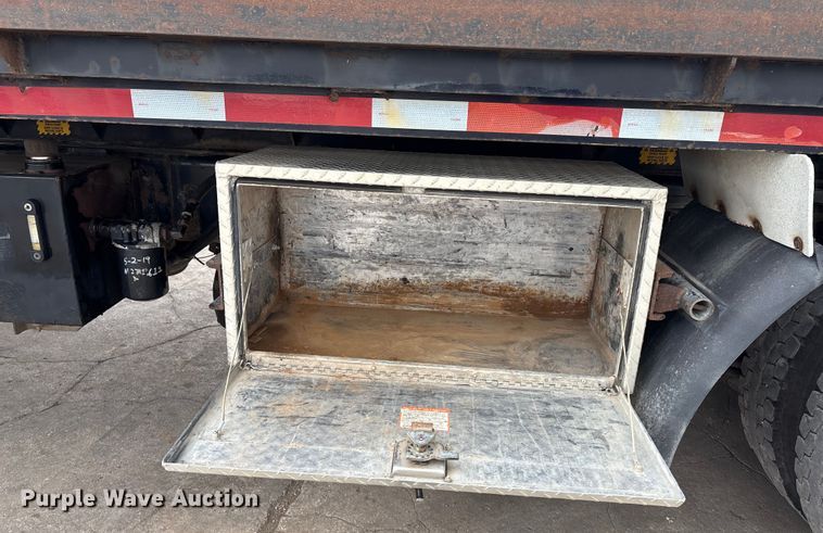 image for item ET4504 2009 Freightliner Business Class M2 rollback truck