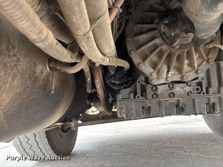 image for item ET4504 2009 Freightliner Business Class M2 rollback truck