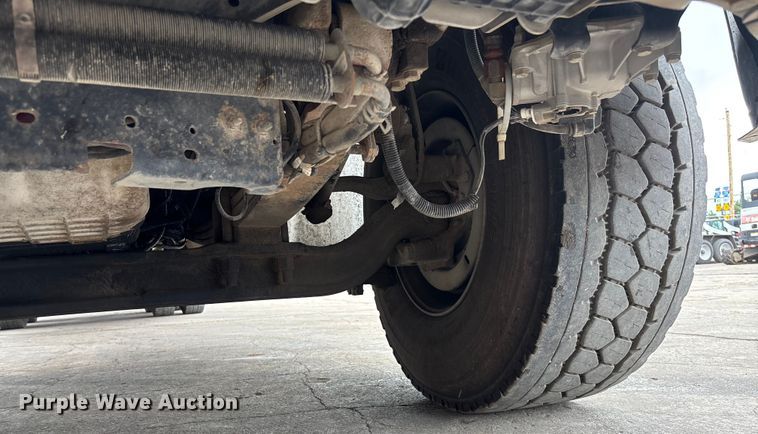 image for item ET4504 2009 Freightliner Business Class M2 rollback truck