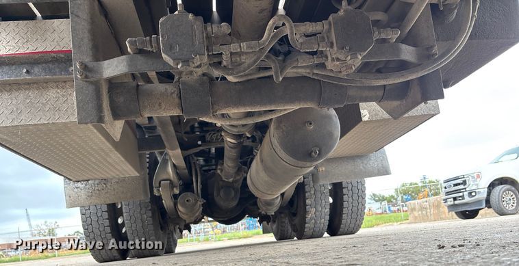 image for item ET4504 2009 Freightliner Business Class M2 rollback truck