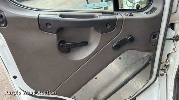 image for item ET4504 2009 Freightliner Business Class M2 rollback truck