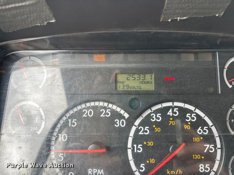 image for item ET4504 2009 Freightliner Business Class M2 rollback truck