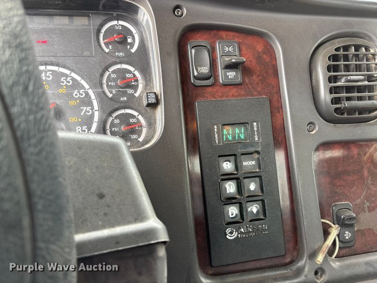 image for item ET4504 2009 Freightliner Business Class M2 rollback truck