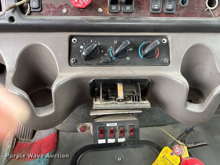 image for item ET4504 2009 Freightliner Business Class M2 rollback truck