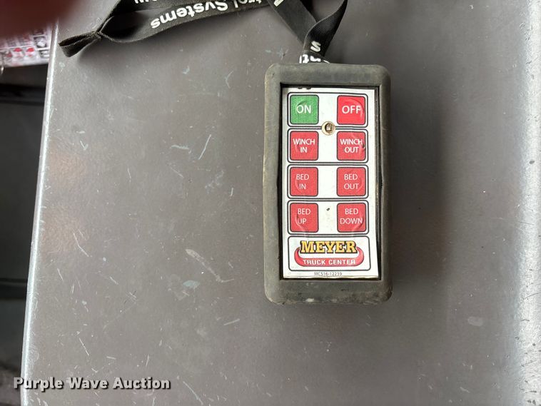 image for item ET4504 2009 Freightliner Business Class M2 rollback truck