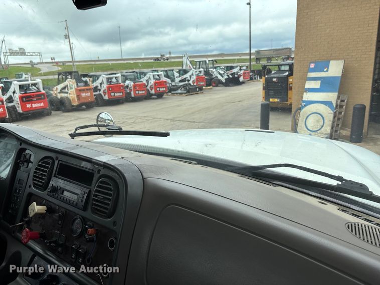 image for item ET4504 2009 Freightliner Business Class M2 rollback truck