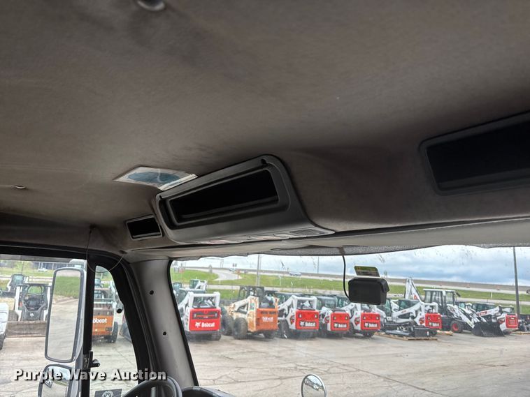 image for item ET4504 2009 Freightliner Business Class M2 rollback truck