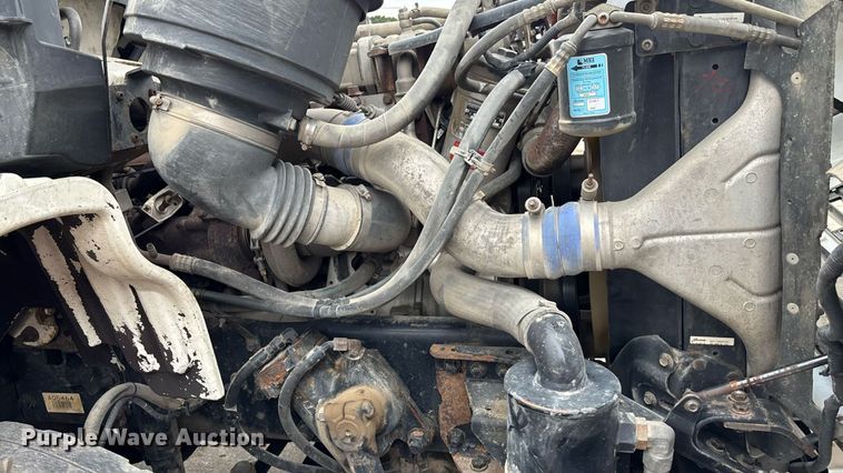 image for item ET4504 2009 Freightliner Business Class M2 rollback truck