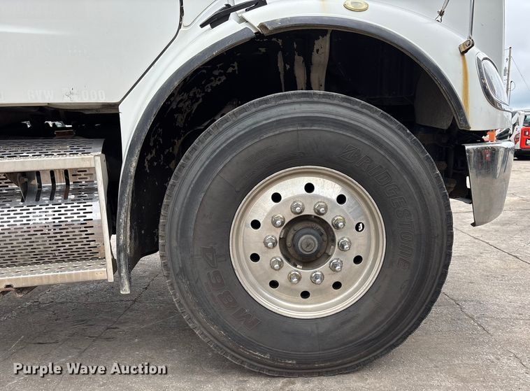 image for item ET4504 2009 Freightliner Business Class M2 rollback truck