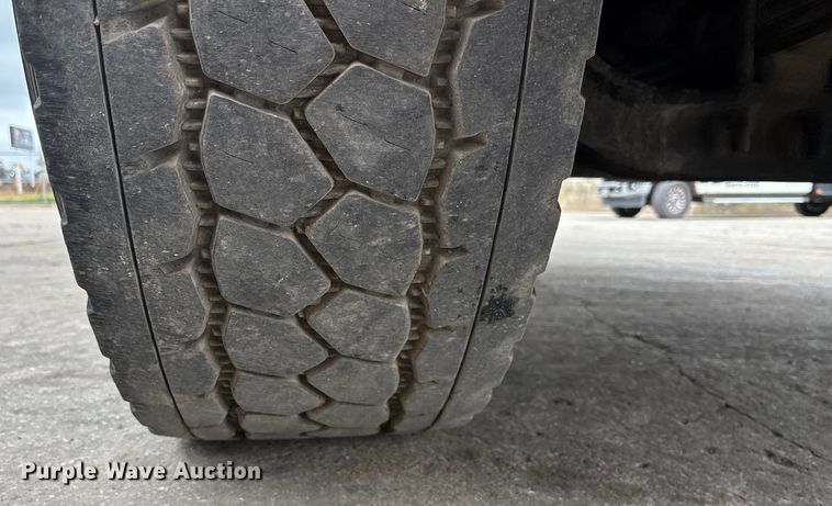 image for item ET4504 2009 Freightliner Business Class M2 rollback truck