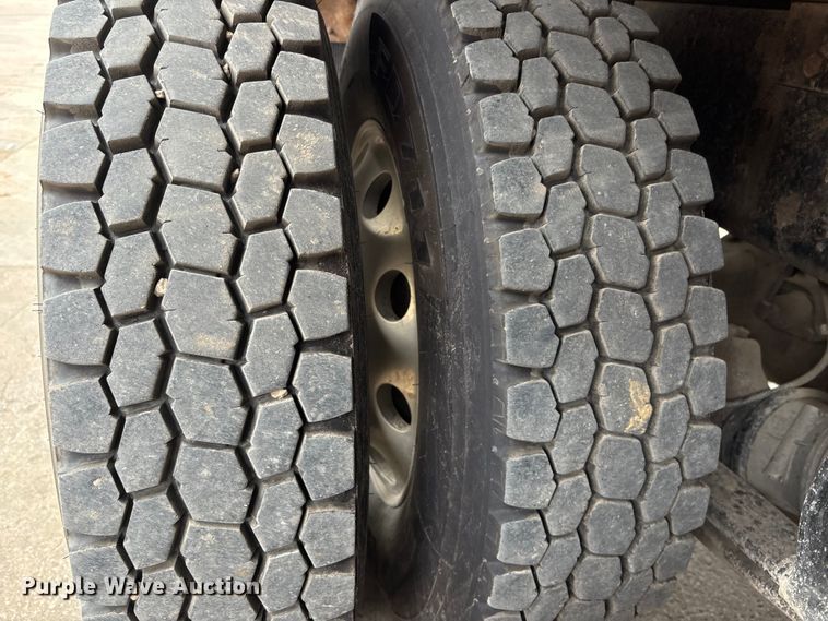 image for item ET4504 2009 Freightliner Business Class M2 rollback truck