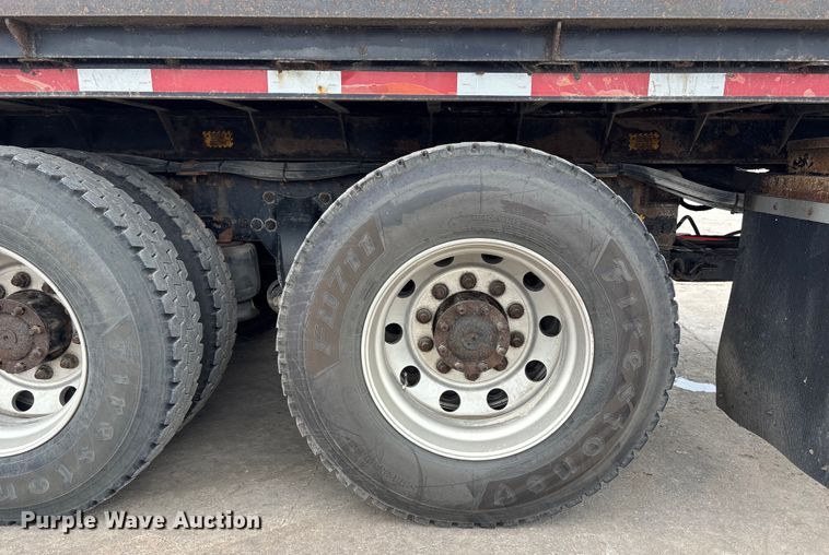 image for item ET4504 2009 Freightliner Business Class M2 rollback truck