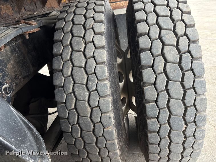 image for item ET4504 2009 Freightliner Business Class M2 rollback truck