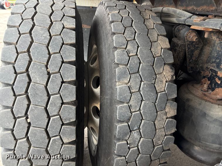 image for item ET4504 2009 Freightliner Business Class M2 rollback truck