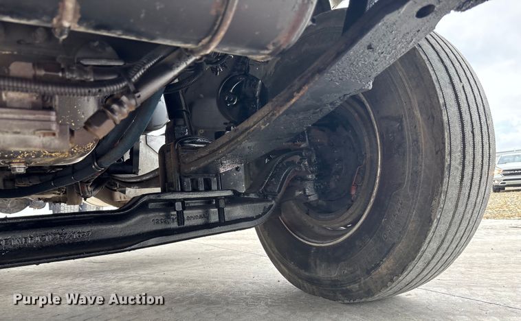 image for item ET4510 2007 Peterbilt 330 truck cab and chassis