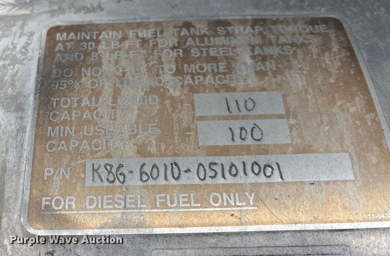 image for item ET4510 2007 Peterbilt 330 truck cab and chassis