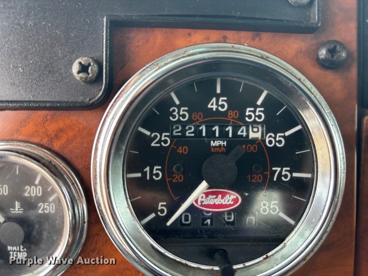 image for item ET4510 2007 Peterbilt 330 truck cab and chassis