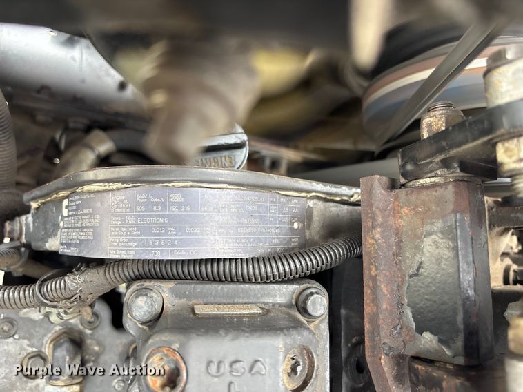 image for item ET4510 2007 Peterbilt 330 truck cab and chassis