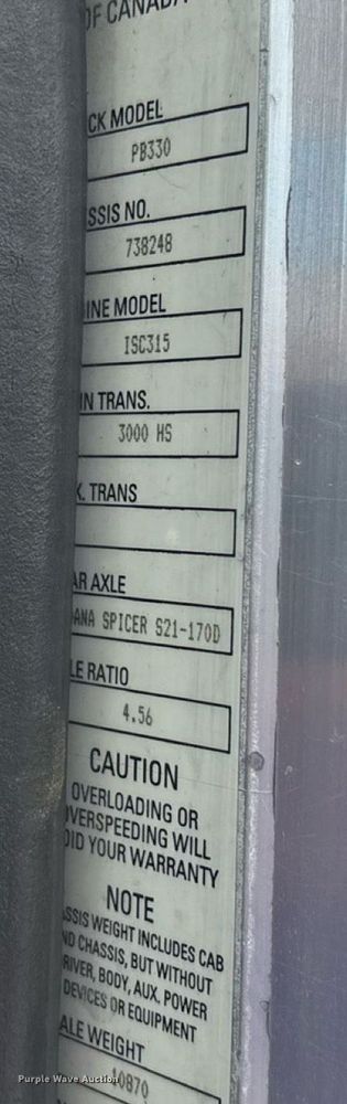 image for item ET4510 2007 Peterbilt 330 truck cab and chassis