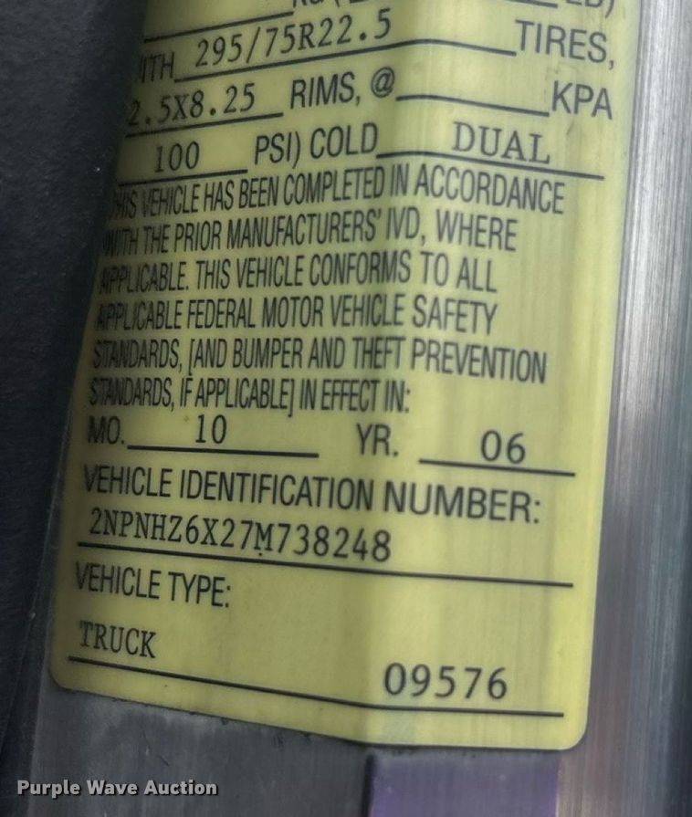 image for item ET4510 2007 Peterbilt 330 truck cab and chassis