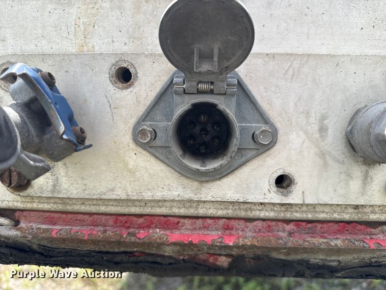 image for item EU2181 2016 Wilson CF-1080 flatbed trailer