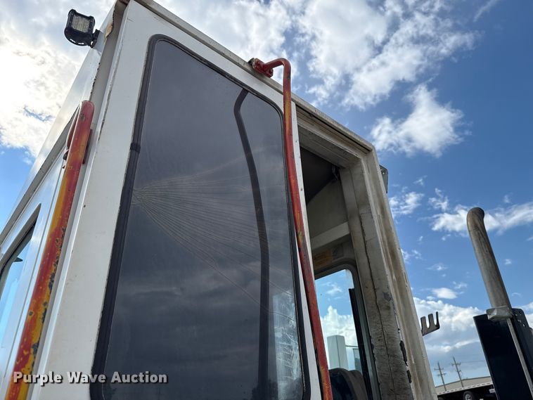 image for item EU2199 Cargotec 4X2 yard truck