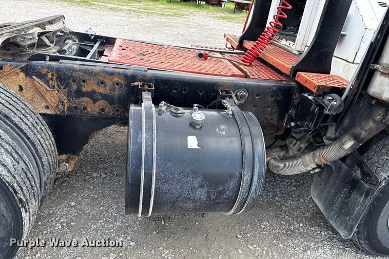 image for item EU2199 Cargotec 4X2 yard truck