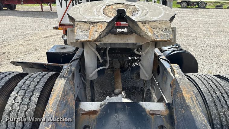 image for item EU2199 Cargotec 4X2 yard truck