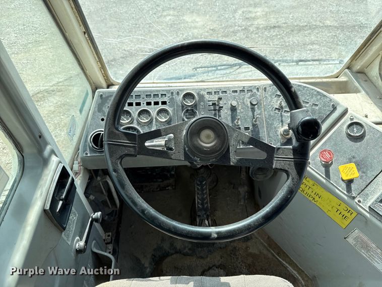 image for item EU2199 Cargotec 4X2 yard truck