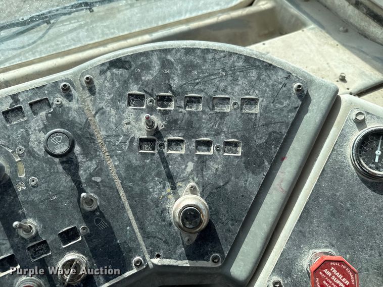 image for item EU2199 Cargotec 4X2 yard truck