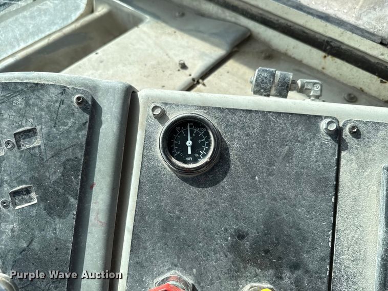 image for item EU2199 Cargotec 4X2 yard truck