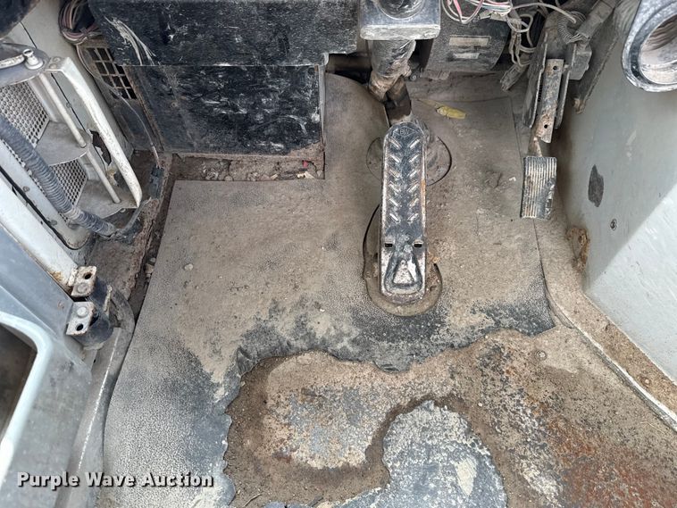 image for item EU2199 Cargotec 4X2 yard truck