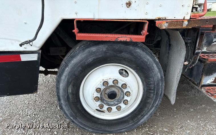 image for item EU2199 Cargotec 4X2 yard truck