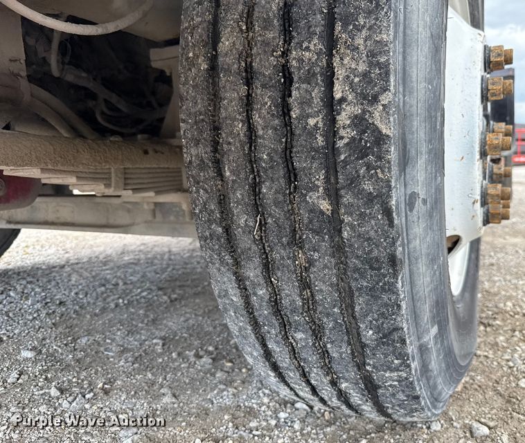 image for item EU2199 Cargotec 4X2 yard truck