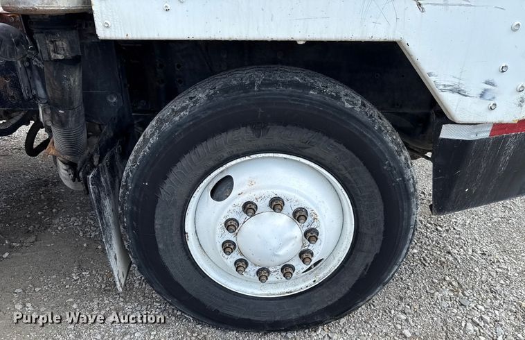 image for item EU2199 Cargotec 4X2 yard truck