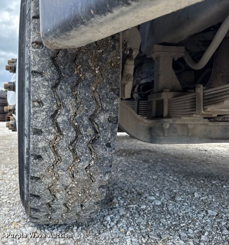 image for item EU2199 Cargotec 4X2 yard truck