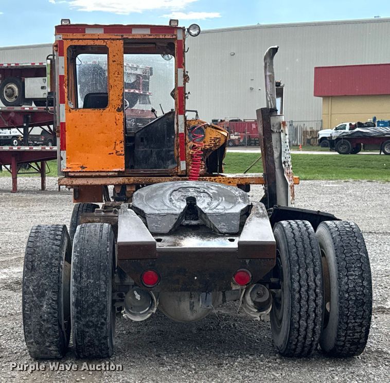 image for item EU2200 Ottawa 30 yard truck