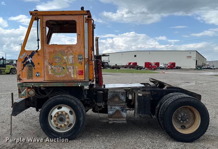 image for item EU2200 Ottawa 30 yard truck