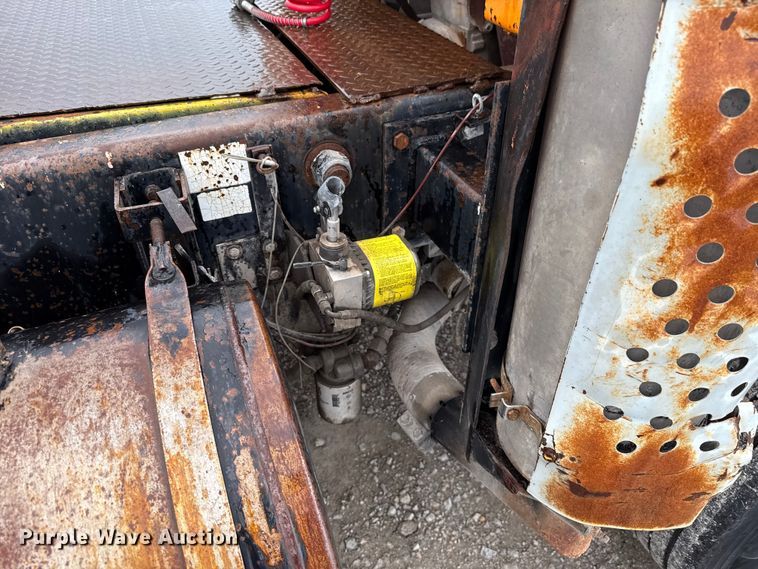 image for item EU2200 Ottawa 30 yard truck