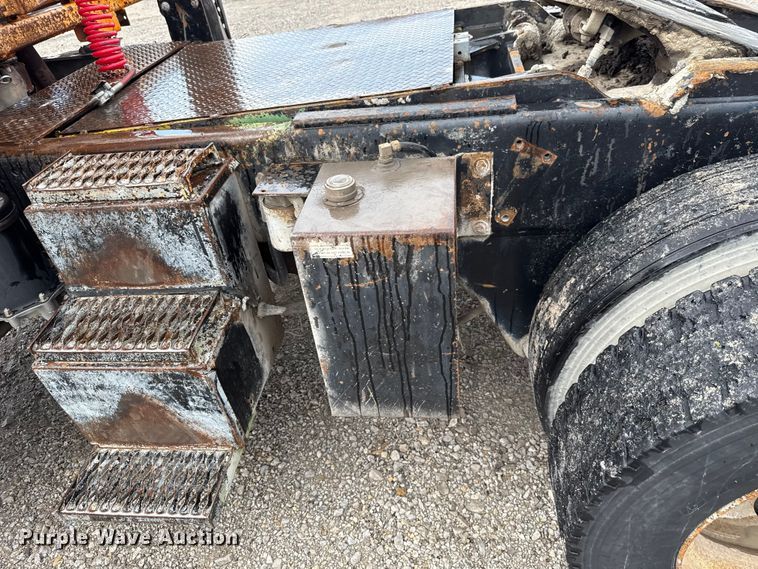 image for item EU2200 Ottawa 30 yard truck