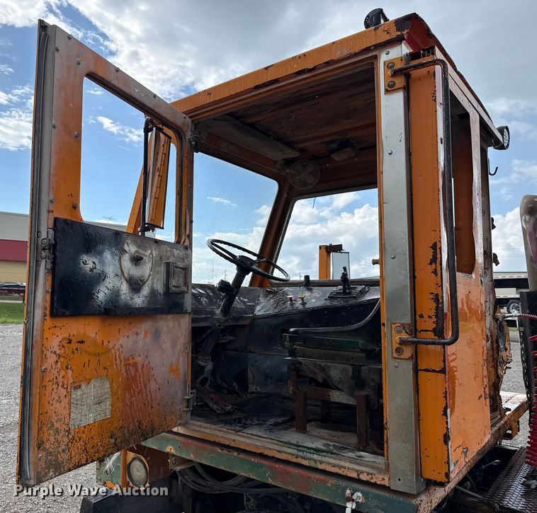 image for item EU2200 Ottawa 30 yard truck